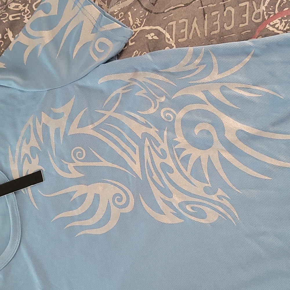 Shirt - Picture 2 of 4